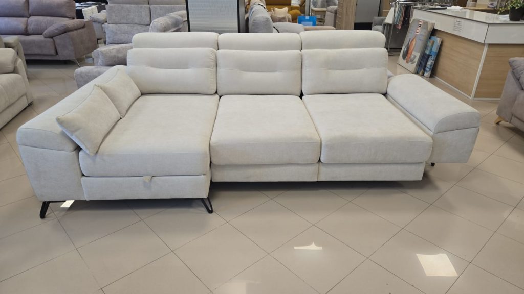 Sofá amplio con chaise longue